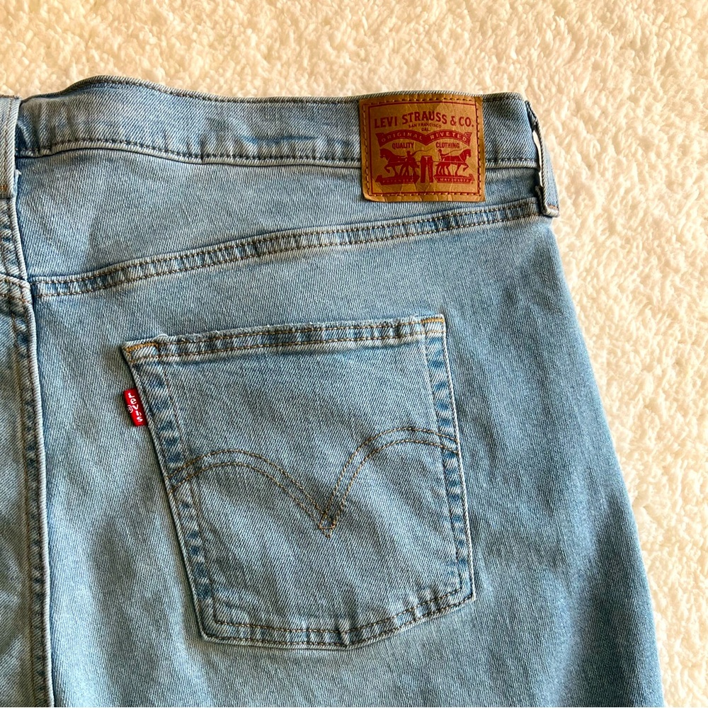 LEVI STRUSS DISTRESSED JEANS HIGH WAIST MOM JEANS